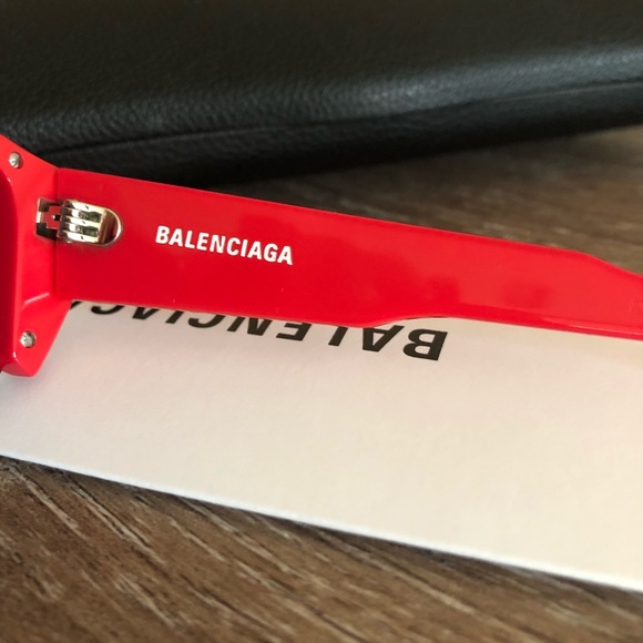 BRAND NEW BALENCIAGA CAT-EYE SUNGLASSES!!🔥🔥😍😍 - Picture 6 of 8